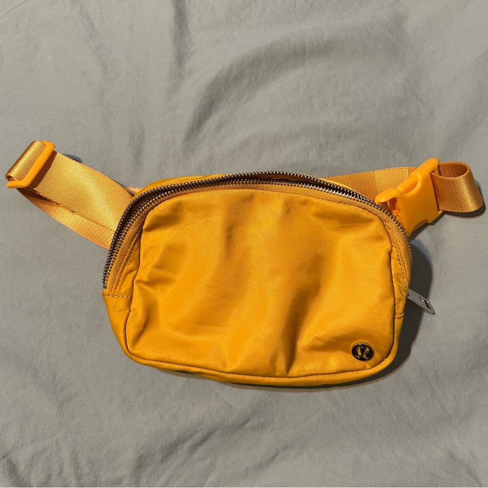 Lululemon everywhere belt 1L